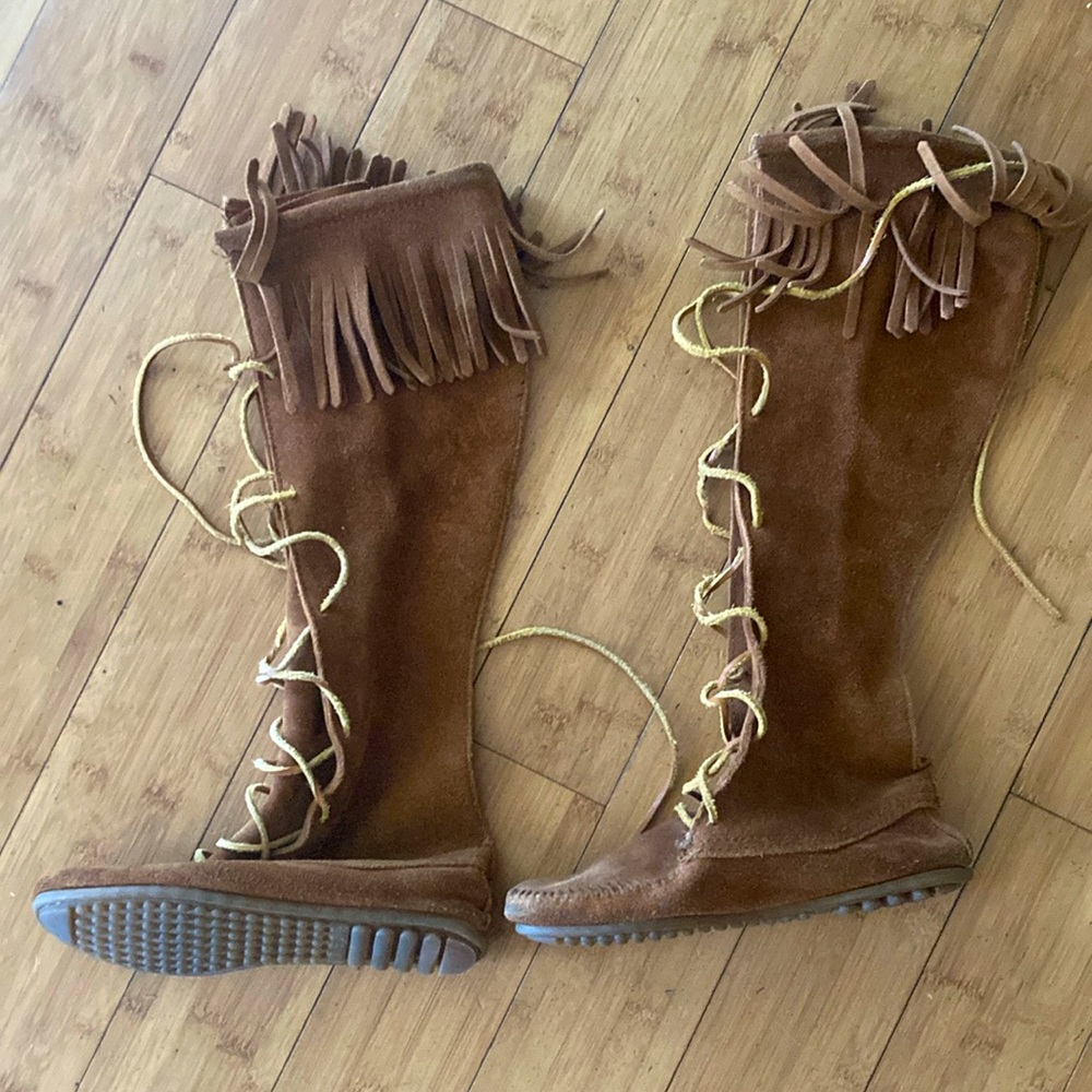 Minnetonka suede moccasin boots like new size 7